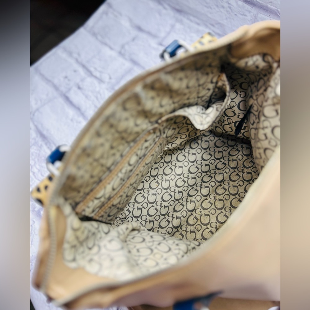 Guess Handbag - Picture 5 of 6
